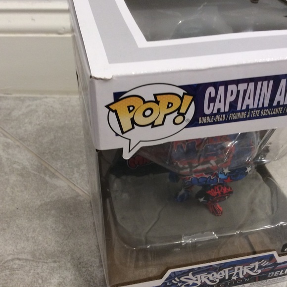 Funko POP Captain America Street Art #752 - Picture 8 of 8